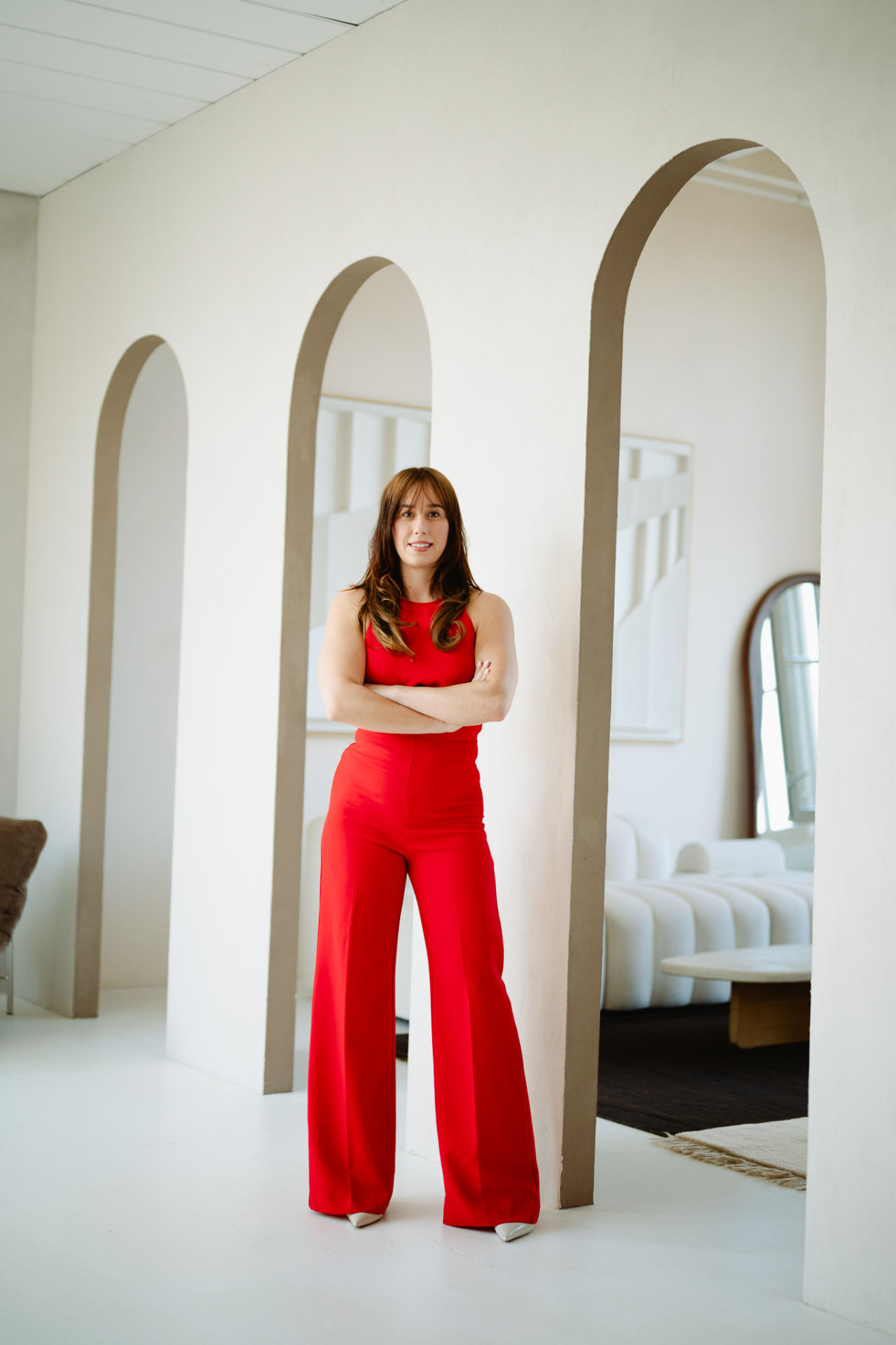 Roxanne Roodbol in een rood pak